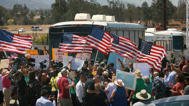 Flag-waving protestors stop buses full of immigrant children in Murrieta, CA
