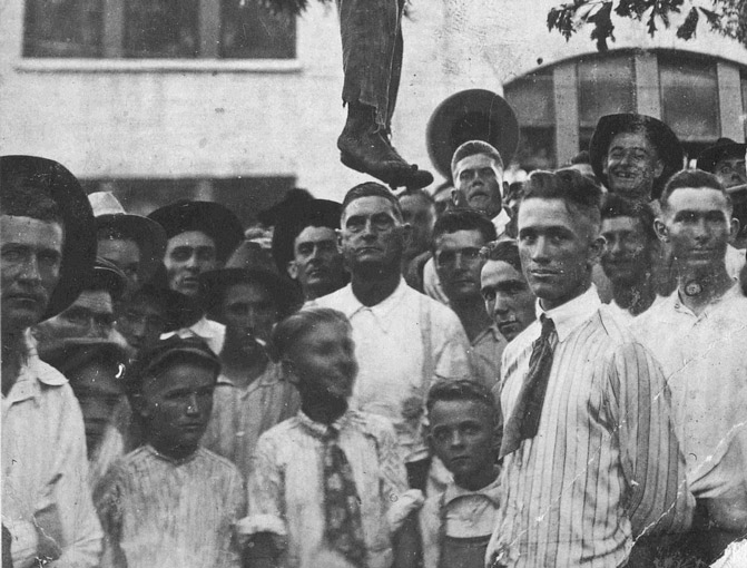 The lynching of 16 year old Lige Daniels in Texas (1920) 