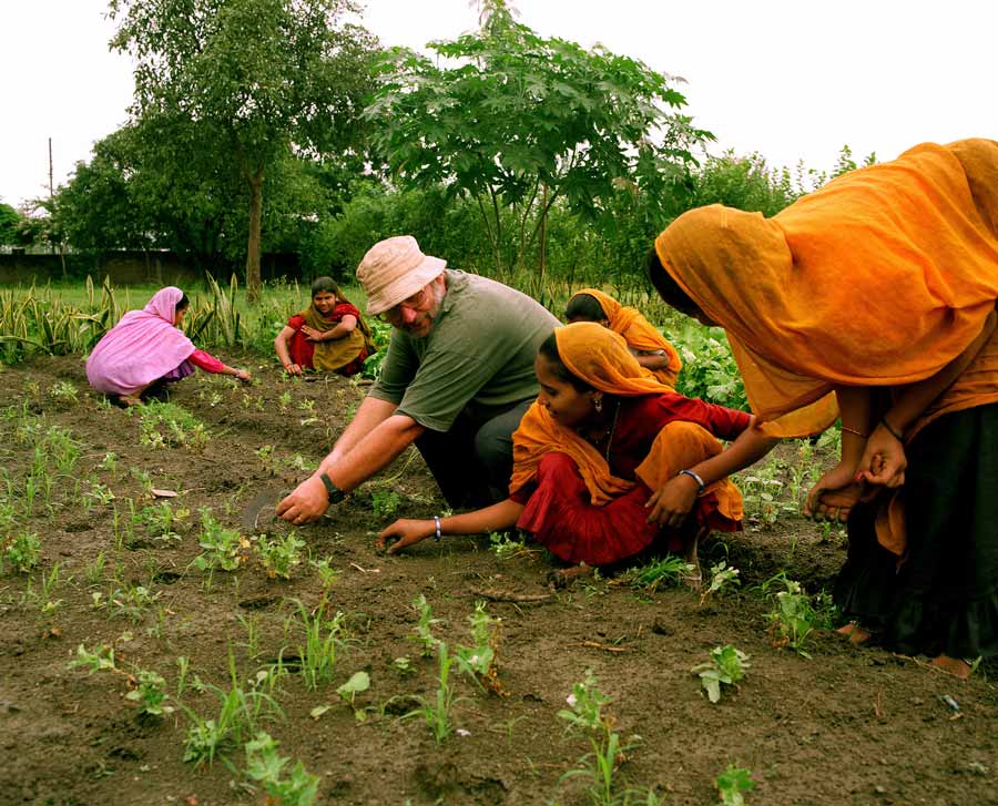 Women-farming-at-the-Barli-Institute
