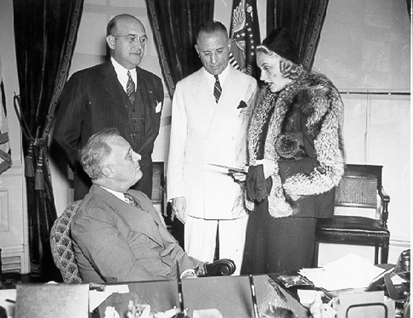 Carole Lombard visiting Franklin Roosevelt in oval office.