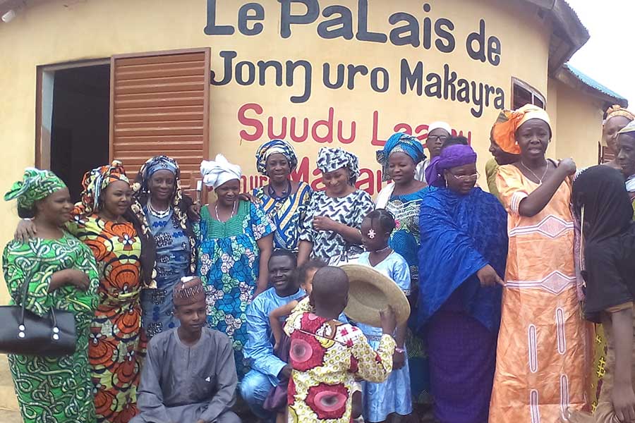 Members of the community outside the palace of High Chief Djaouga Abdoulaye, also referred to as Junwuro Makayra