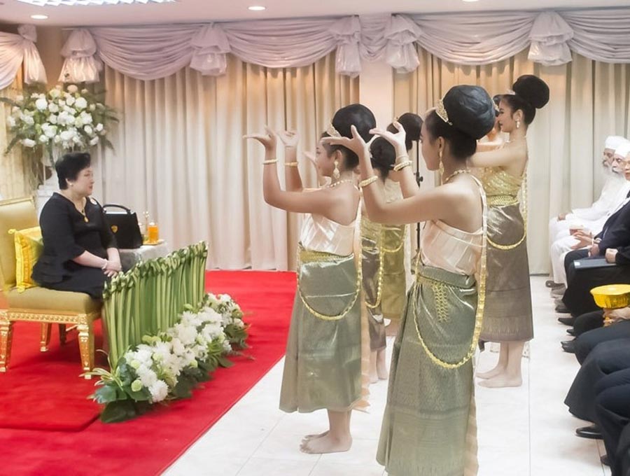 In Thailand, the Royal Family was represented by Princess Soamsawali at a bicentenary celebration held at the Bahá’í Centre in Bangkok. The evening’s programme featured music, prayers, and traditional Thai dances. The gathering was attended by nearly 250 participants and was one of many commemorations held in the country today. (from bicentenary.bahai.org) 