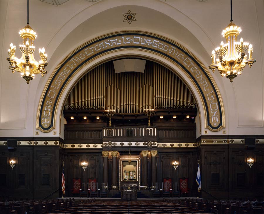 Interior of the main sanctuary of Rodef Shalom synagogue in Pittsburgh, Pennsylvania.