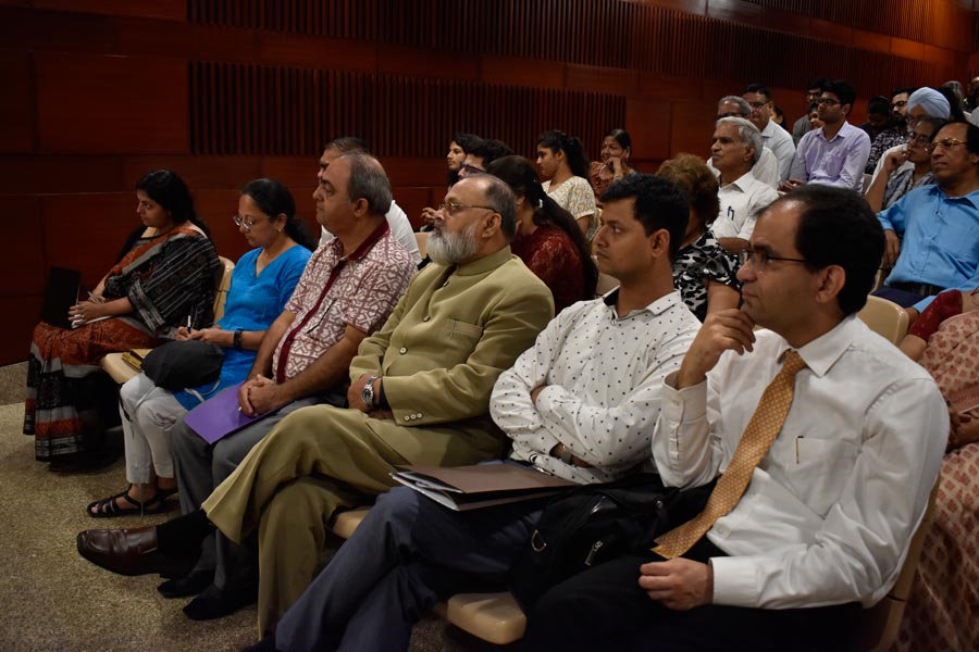 Participants in the seminar listen to the discussion among panelists.