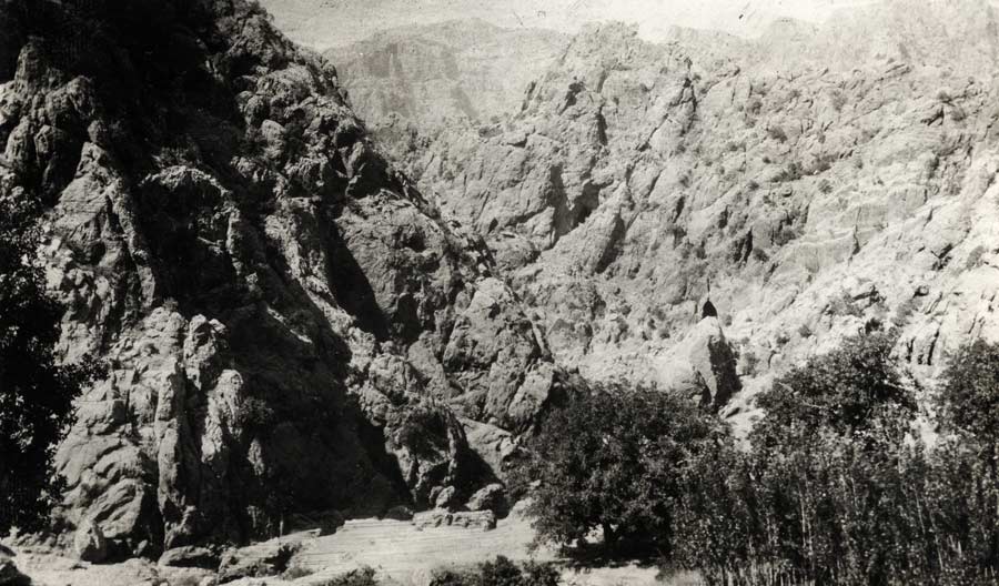 View of the mountains where Baha'u'llah stayed in Sulaymaniyyih.