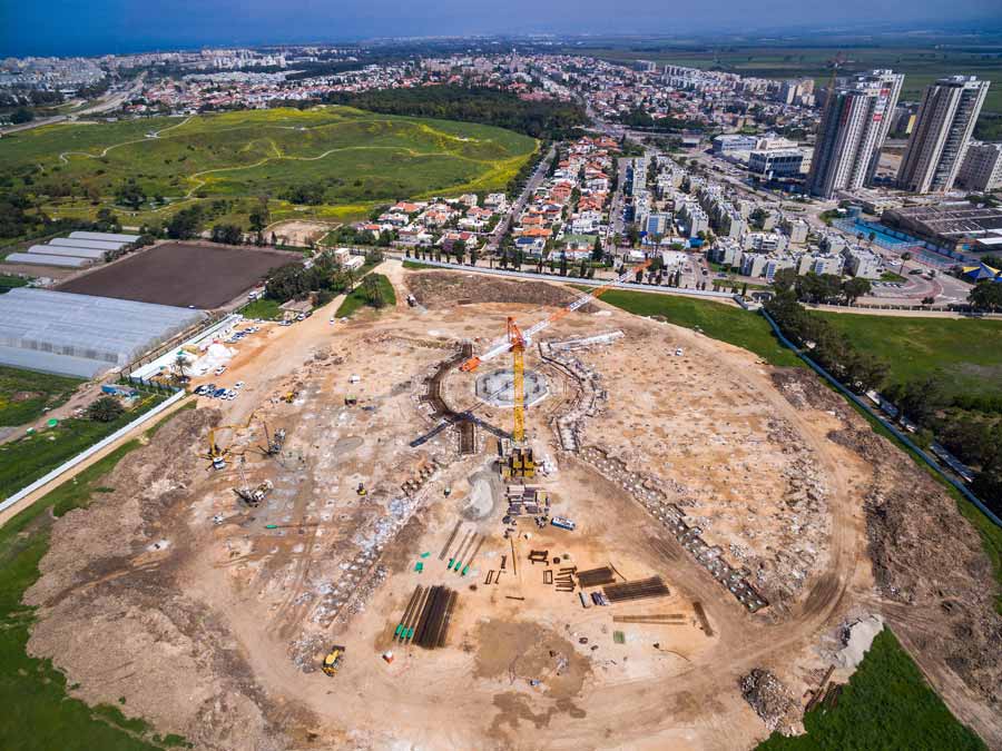 The foundations that will support the north and south entrances leading toward the central structure of the Shrine of ‘Abdu’l-Baha, and the walls that will enclose an inner garden area, are taking shape. As a result, an imprint of the design’s elegant geometry is now visible for the first time.