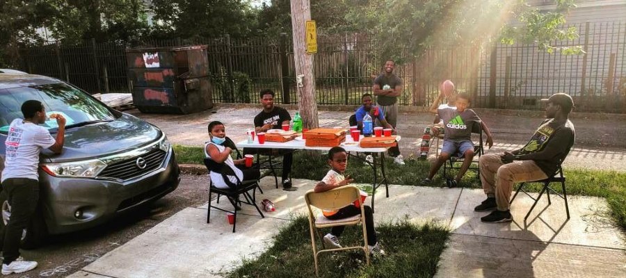 Antonio Smith eating with his junior youth group