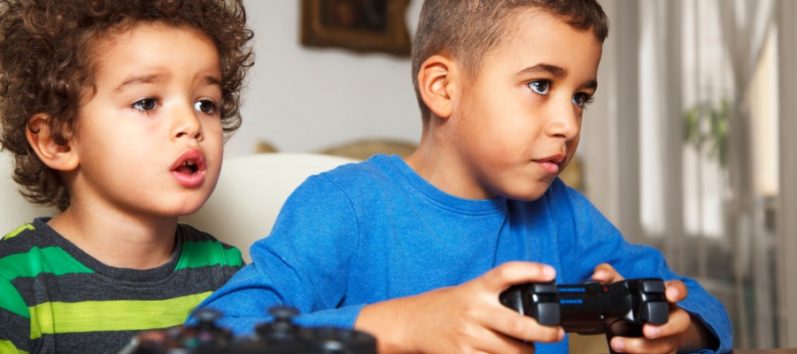 kids playing video games